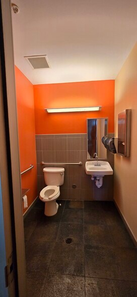 More Photos Of 955 10th Ave N, Naples Medical For Lease