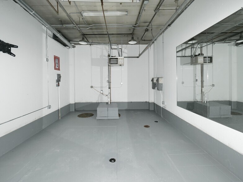 More Photos Of 7300 N Cicero Ave, Lincolnwood Loft Creative Space For Sale