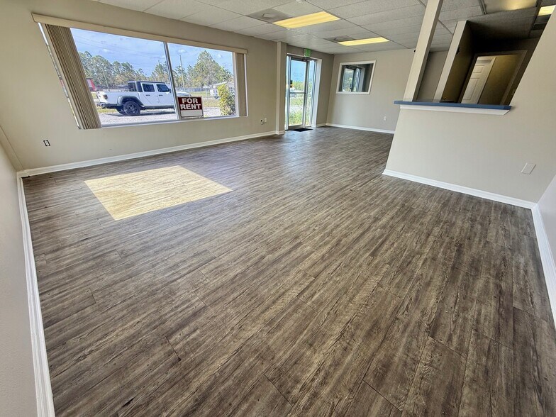 More Photos Of 2390 E International Speedway Blvd, Deland Freestanding For Lease