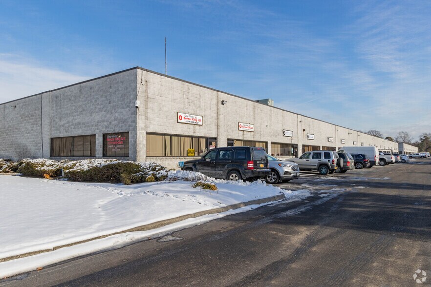Primary Photo Of 2231 Fifth Ave, Ronkonkoma Warehouse For Lease