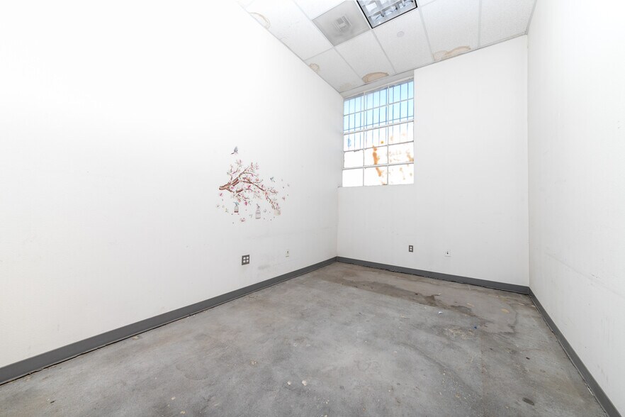 More Photos Of 15001 S Figueroa St, Gardena Distribution For Lease