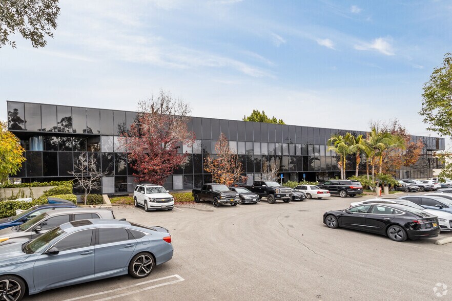 More Photos Of 16600 Sherman Way, Van Nuys Office For Lease