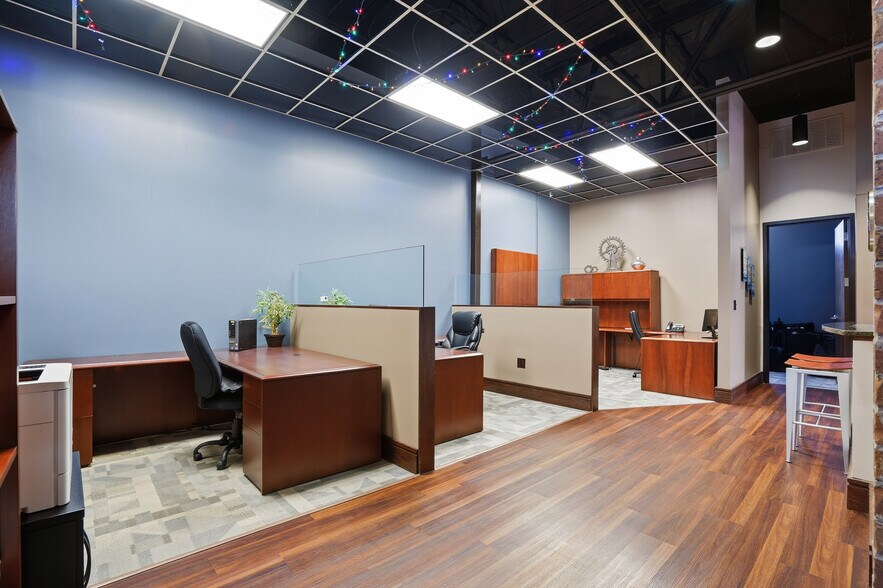 More Photos Of 309 N Oak St, Roanoke Office For Sale