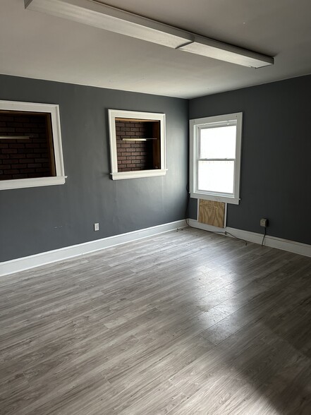 More Photos Of 942 N Main St, Akron Storefront Retail Office For Lease