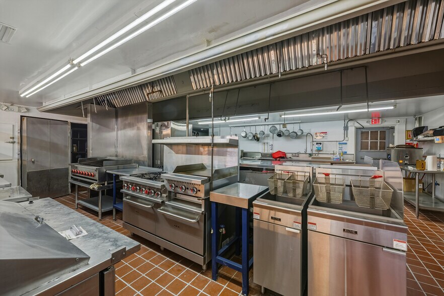 More Photos Of 300 N Cocoa Blvd, Cocoa Restaurant For Lease