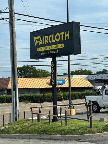More Photos Of 8812 Kingston Pike, Knoxville Warehouse For Lease