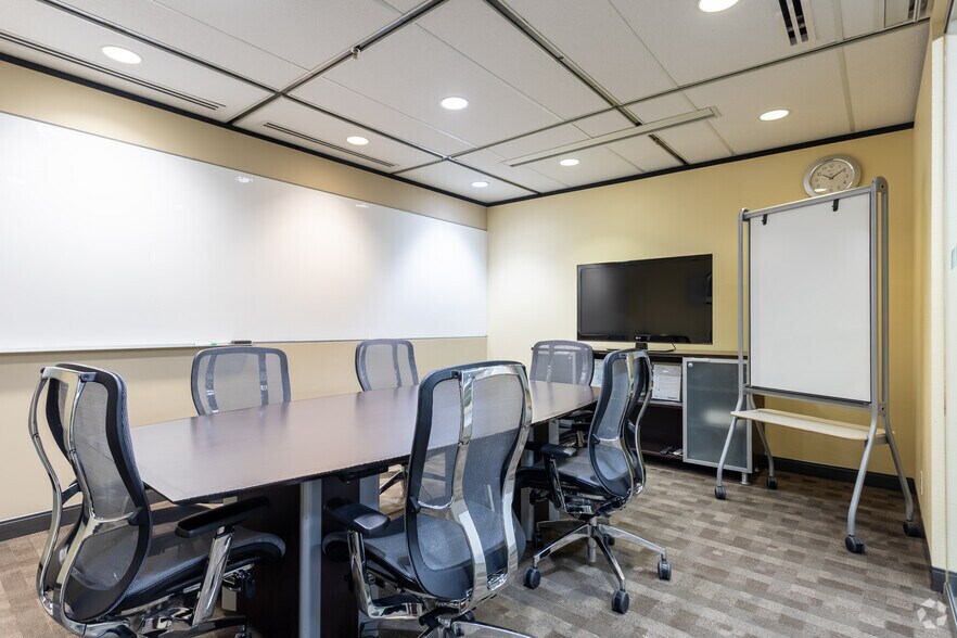 More Photos Of 10180 101 St NW, Edmonton Coworking Space