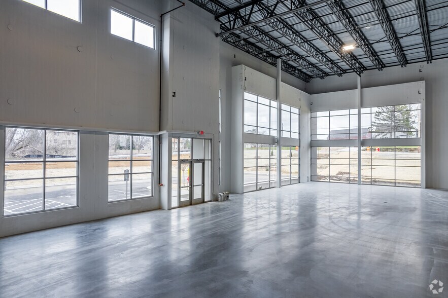 More Photos Of 9141 S 13th St, Oak Creek Warehouse For Lease