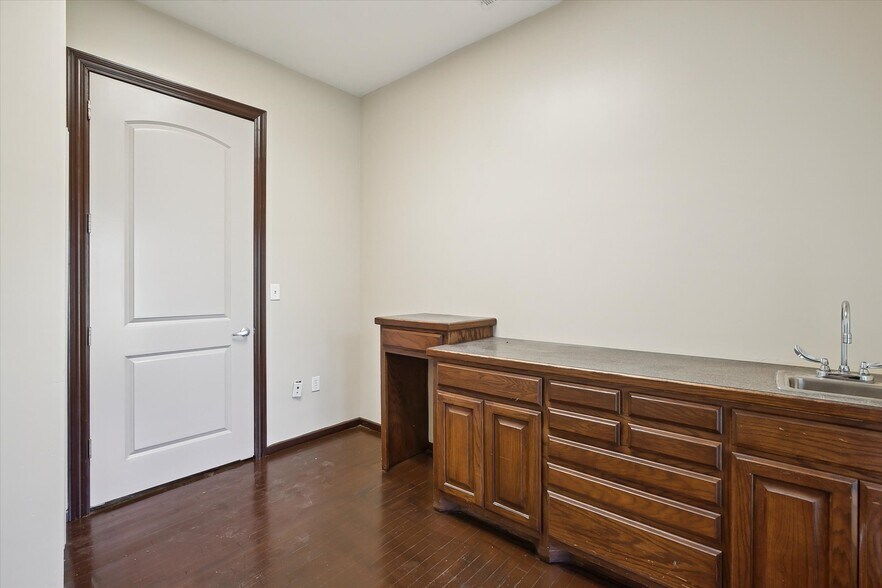 More Photos Of 3403 N Beach St, Fort Worth Medical For Lease