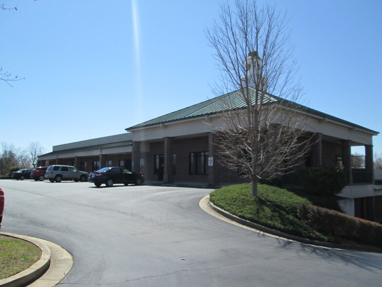 More Photos Of 715 Queen City Pky, Gainesville Medical For Lease