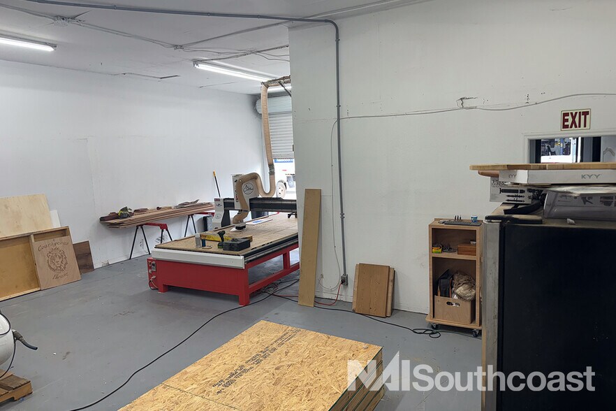 More Photos Of 1726-1738 SW Biltmore St, Port Saint Lucie Light Manufacturing For Lease