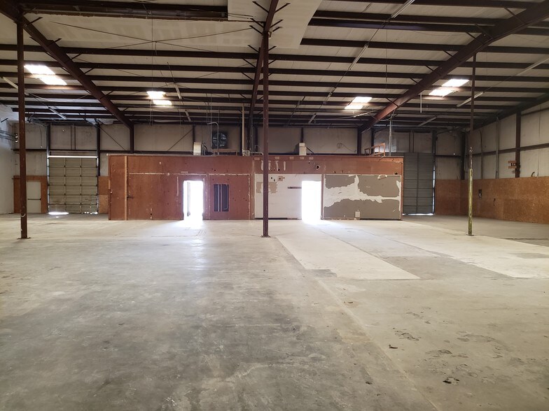 More Photos Of 7329-7335 Caribou St, San Antonio Warehouse For Lease