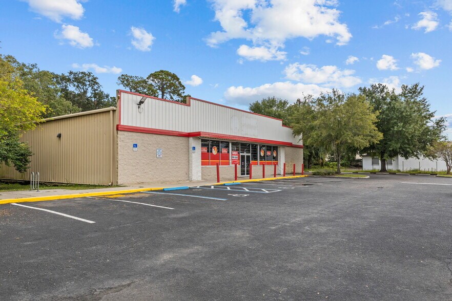 More Photos Of 1945 Kings Rd, Jacksonville Freestanding For Sale