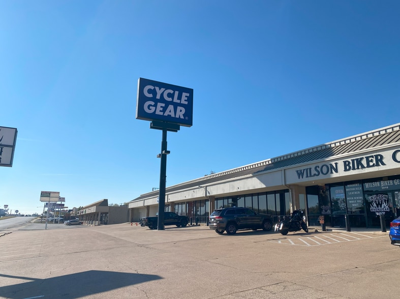 More Photos Of 3008-3032 Alta Mere Dr, Fort Worth Unknown For Lease