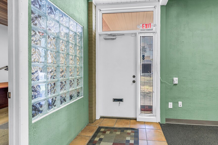 More Photos Of 2363 1st Ave N, Saint Petersburg Office For Sale