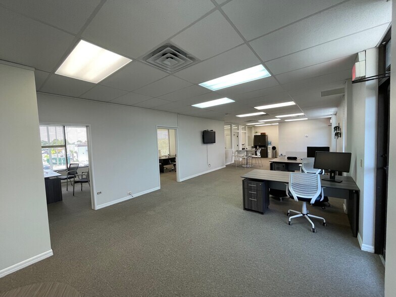 More Photos Of 2215 3rd St S, Jacksonville Beach Office For Lease