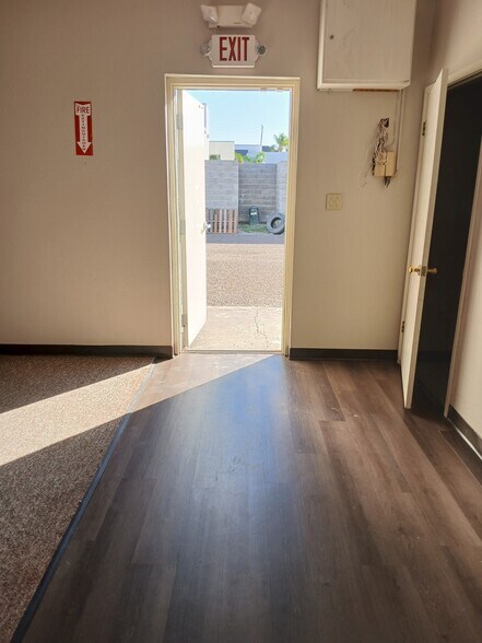 More Photos Of 2704 E Griffin Pkwy, Mission Storefront Retail Office For Lease