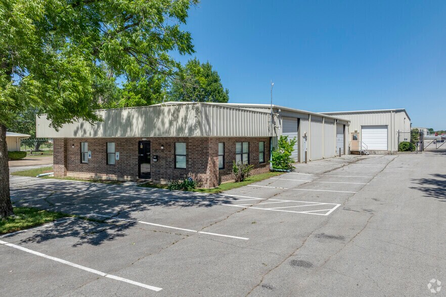 Primary Photo Of 1245 N Garnett Rd, Tulsa Warehouse For Lease