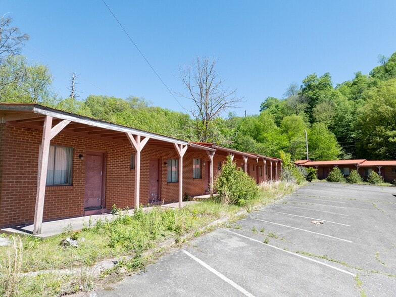 More Photos Of 11242 US-19, Maggie Valley Hotel For Sale