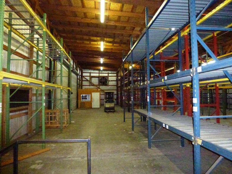 More Photos Of 239 Jones Rd, Jacksonville Warehouse For Lease