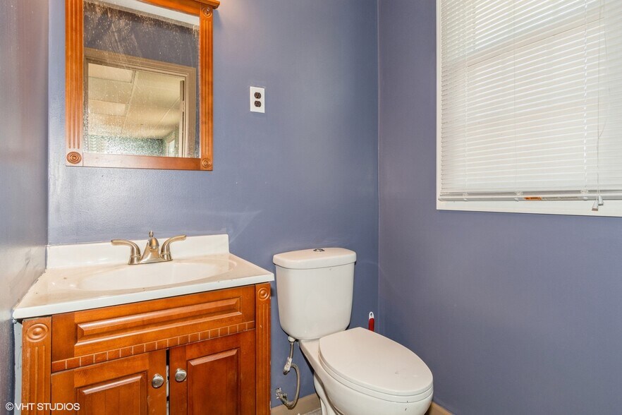 More Photos Of 720 Kennon Rd, Rockford Truck Terminal For Sale