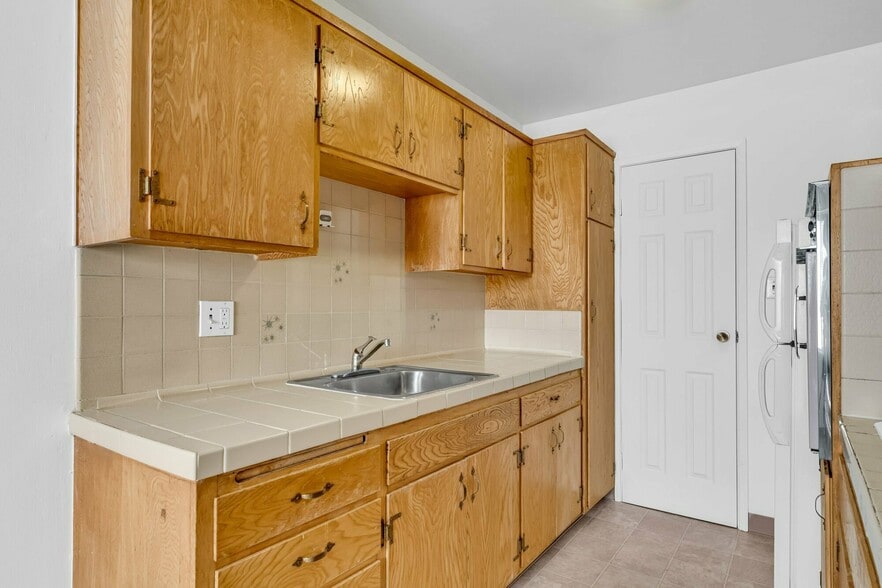 More Photos Of 262 Hanover Ave, Oakland Apartments For Sale