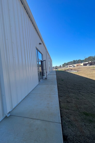 More Photos Of 670 Old Hull, Athens Flex For Lease