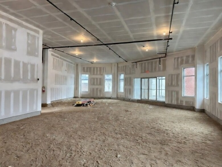 More Photos Of 227 4th Ave, Bay Shore General Retail For Lease