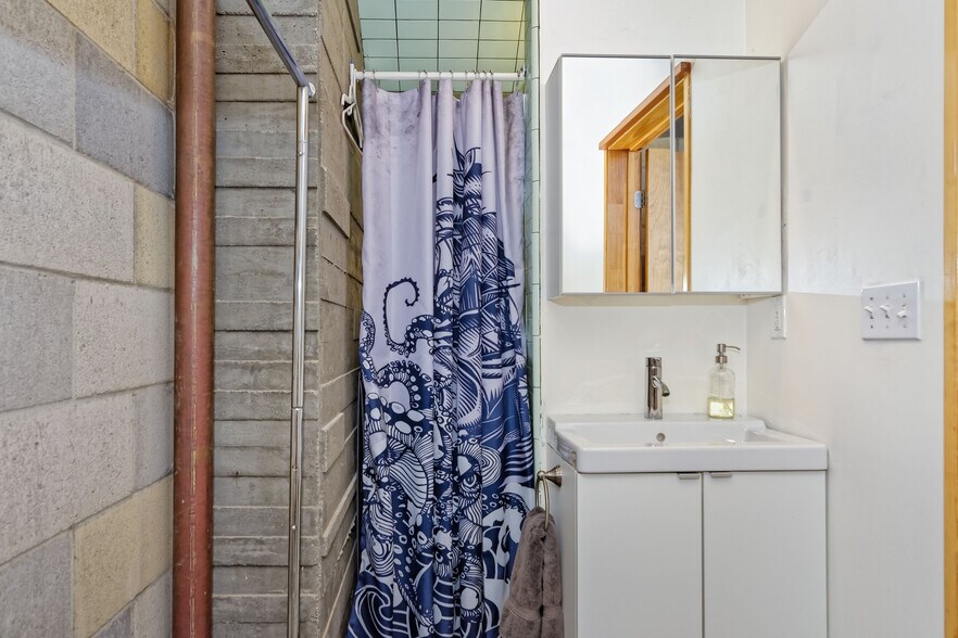 More Photos Of 2421-2425 India St, San Diego Office For Lease