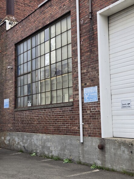 More Photos Of 5015-5025 Colorado Ave S, Seattle Warehouse For Lease