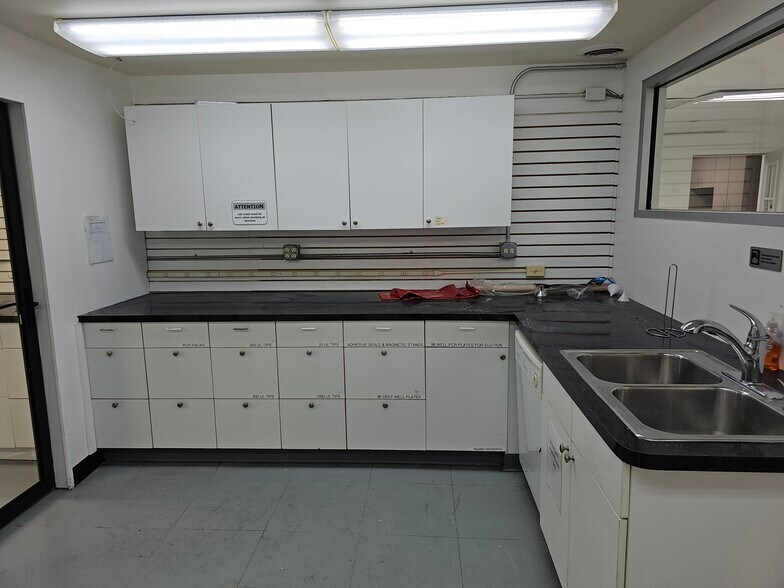 More Photos Of 402 W Boughton Rd, Bolingbrook Medical For Lease