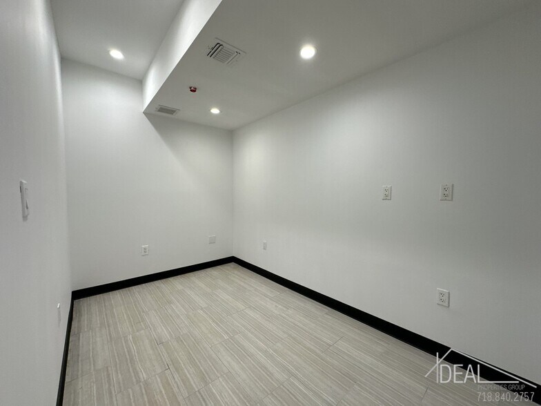 More Photos Of 332A 9th St, Brooklyn Office Residential For Lease