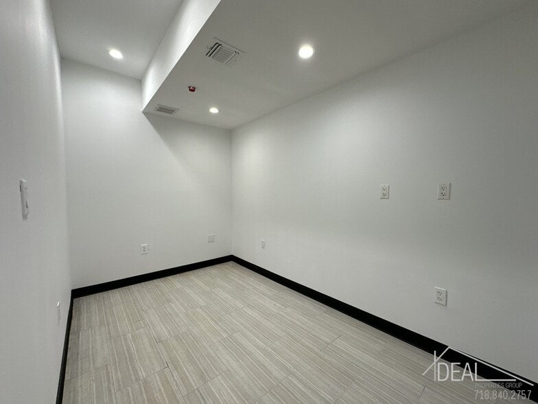 More Photos Of 332A 9th St, Brooklyn Office Residential For Lease