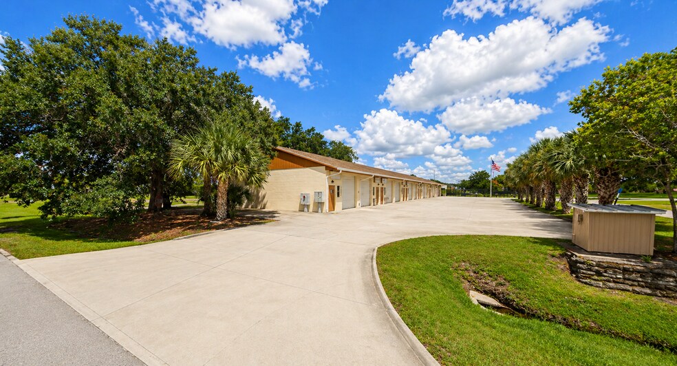More Photos Of 1401-1421 SW Biltmore St, Port Saint Lucie Light Distribution For Lease