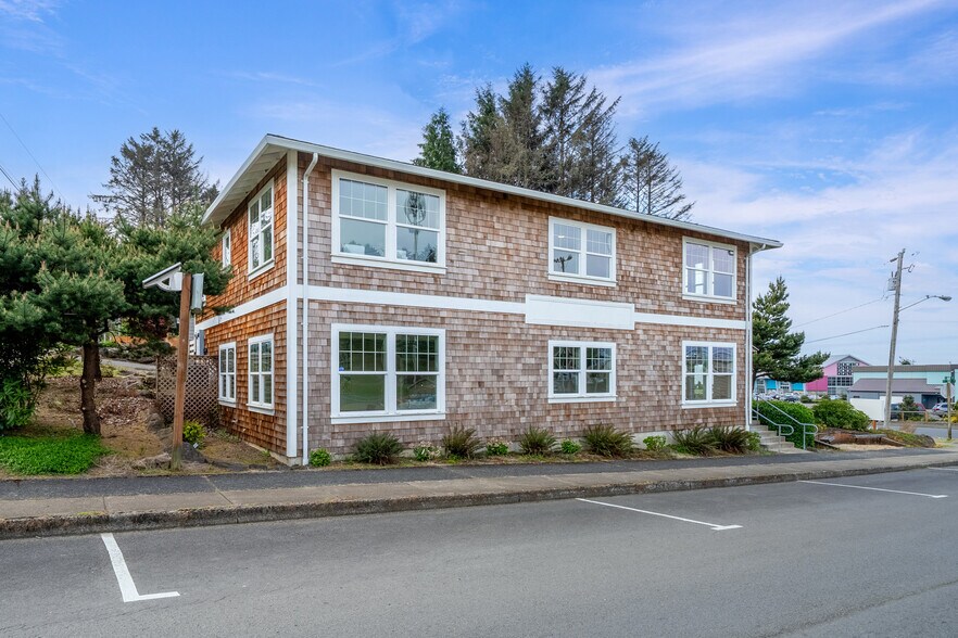 More Photos Of 2210 NE 22nd St, Lincoln City Office For Lease