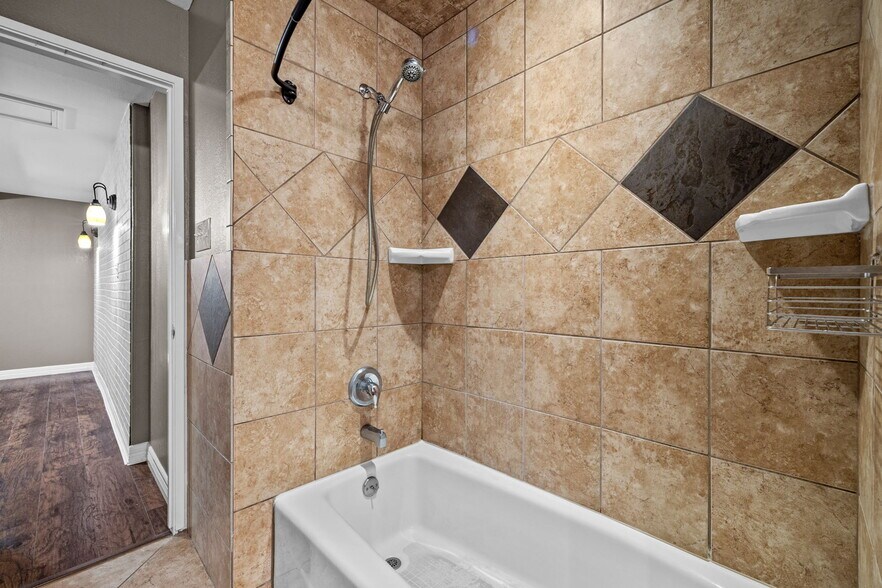 More Photos Of 7648 Broadview Dr, Houston Apartments For Sale