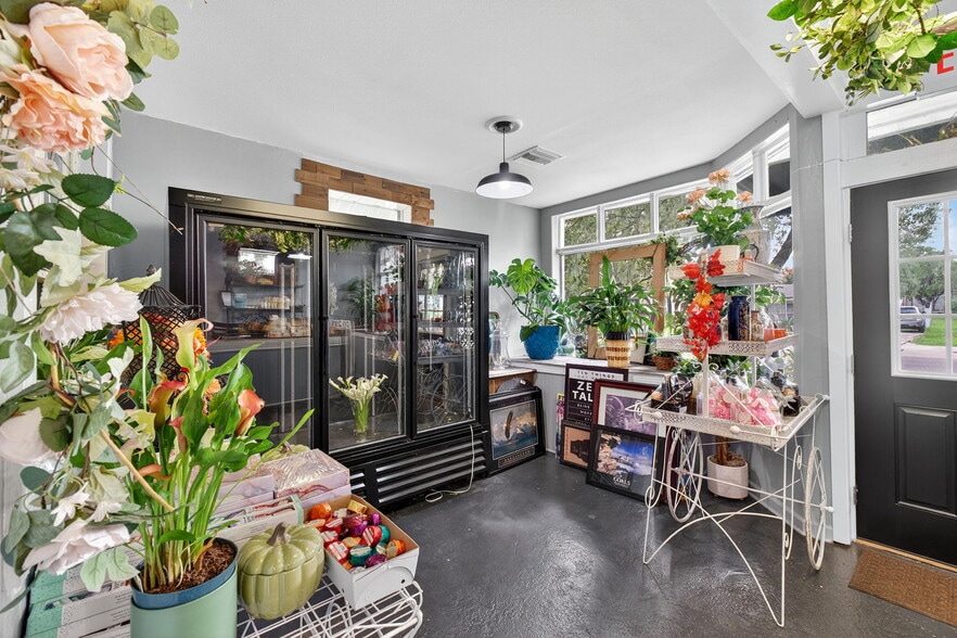 More Photos Of 237 E Plymouth Ave, Deland Freestanding For Sale