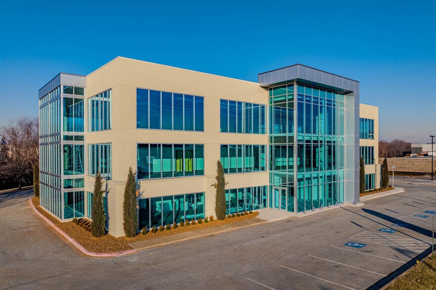 More Photos Of 2700 SE S St, Bentonville Office For Lease