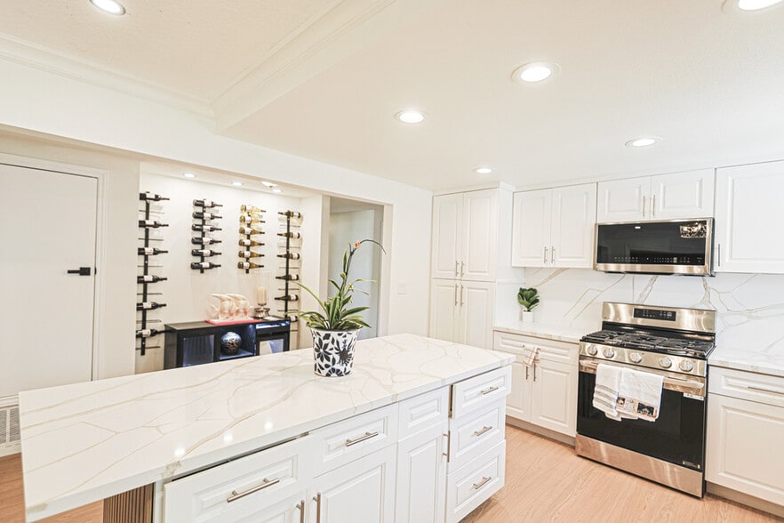 More Photos Of 17819 Bay St, Fountain Valley Specialty For Sale
