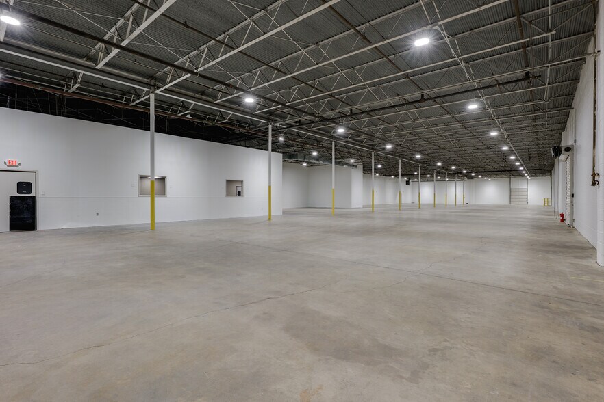 More Photos Of 5020-5022 Sharp St, Dallas Manufacturing For Sale