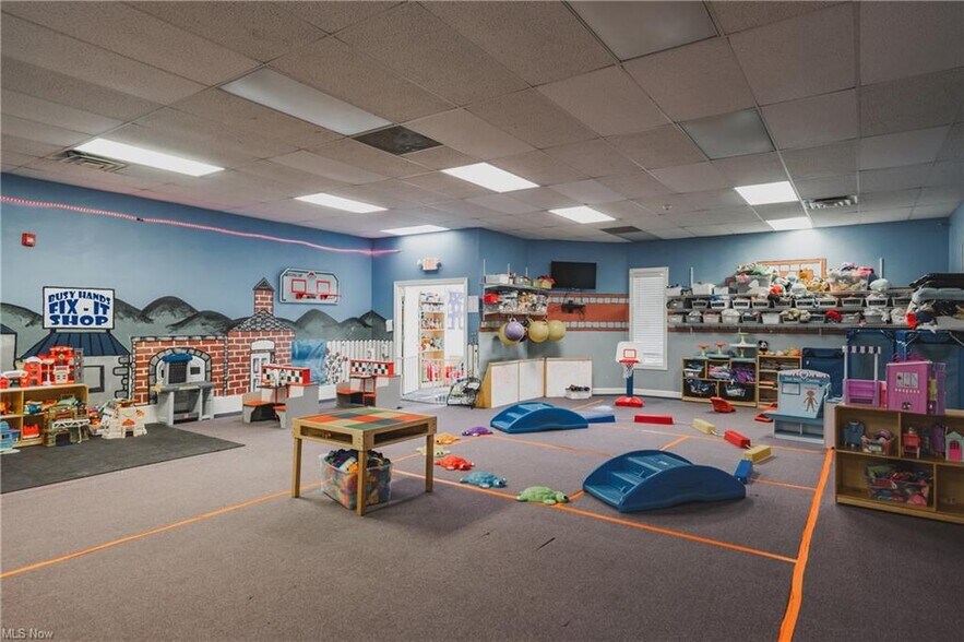 More Photos Of 1800 Grand Central Ave, Vienna Office For Sale