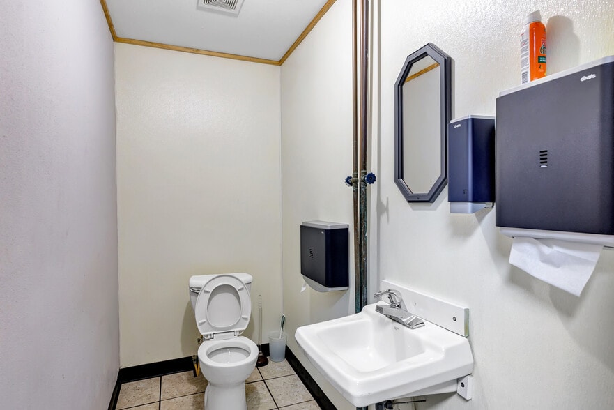 More Photos Of 633 Bissell St, White Lake General Retail For Sale