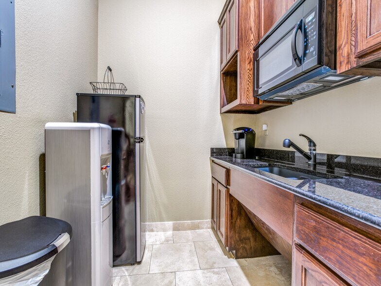 More Photos Of 9300 John Hickman Pky, Frisco Medical For Lease