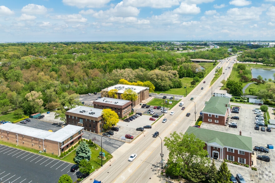 More Photos Of 240 E Lake St, Addison Office For Lease