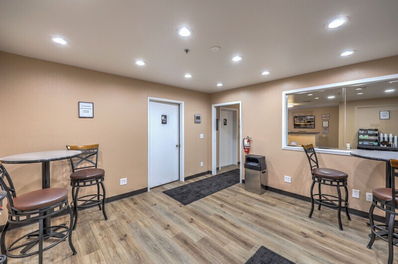 More Photos Of 3894 Spring Mountain Rd, Las Vegas Light Distribution For Sale