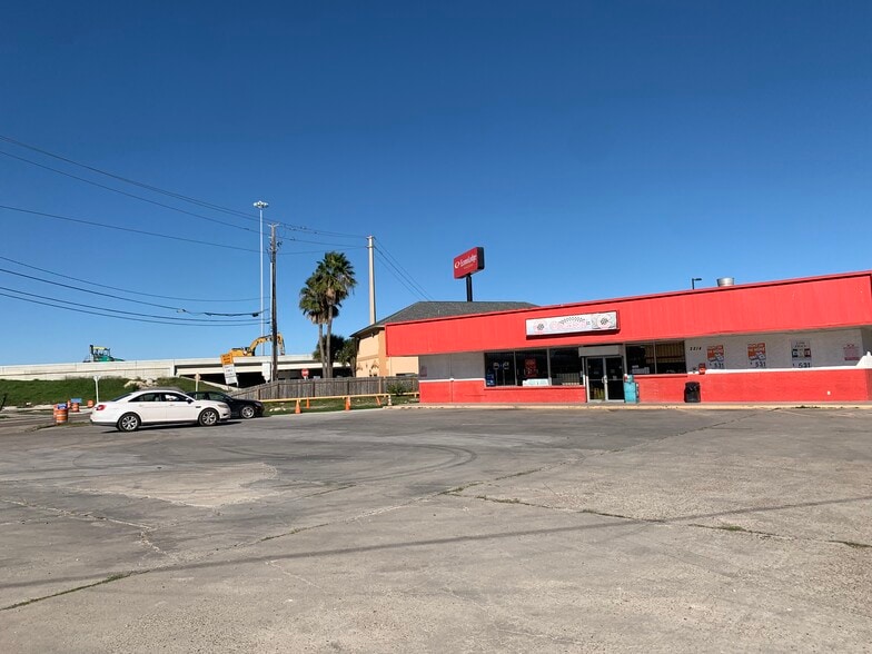 More Photos Of 2214 Leopard St, Corpus Christi General Retail For Lease