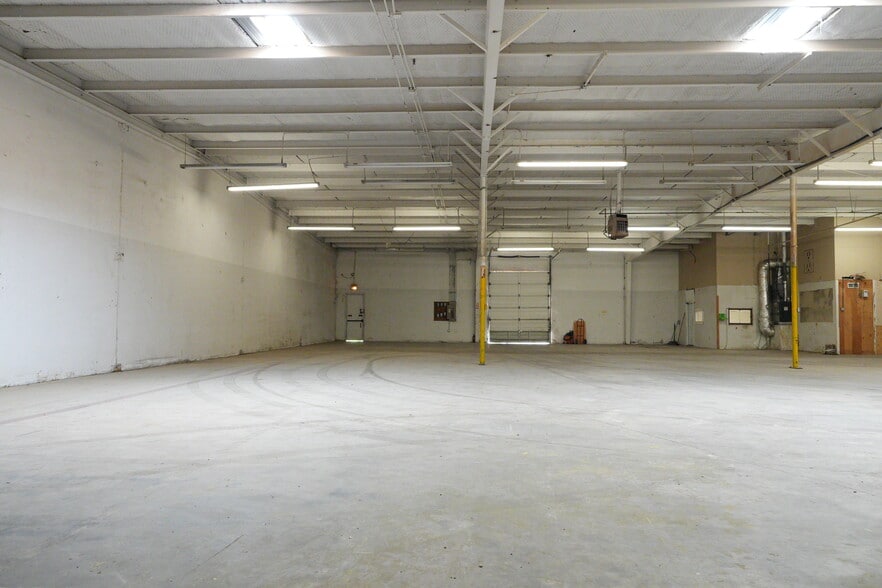 More Photos Of 501 Industrial Dr, Richardson Warehouse For Lease