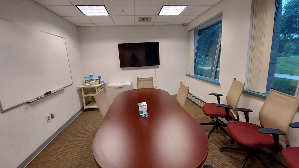 More Photos Of 7 McKee Pl, Cheshire Office For Lease