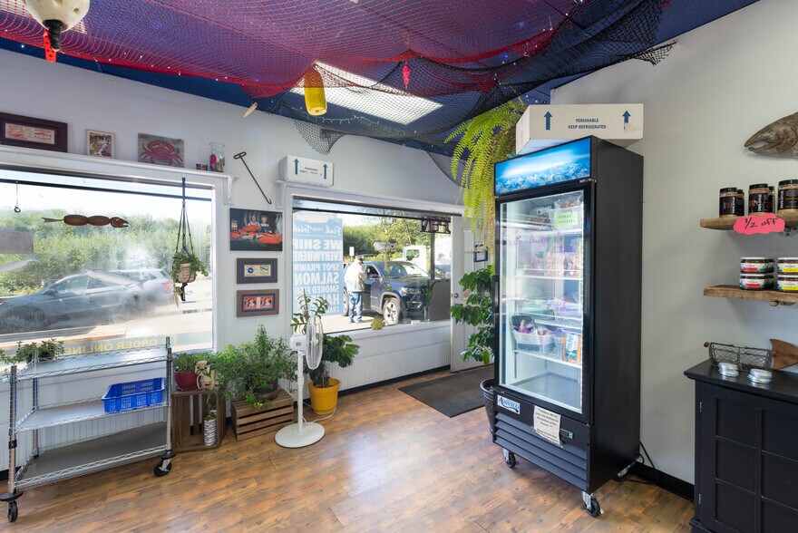 More Photos Of 7196/7198/7204 North Tongass Hwy, Ketchikan General Retail For Sale