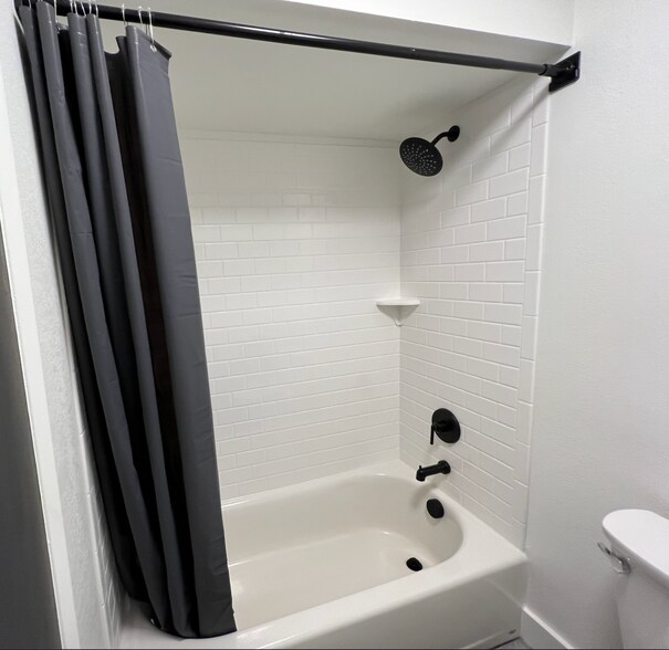 More Photos Of 310 SE Dorion, Pendleton Hotel For Sale